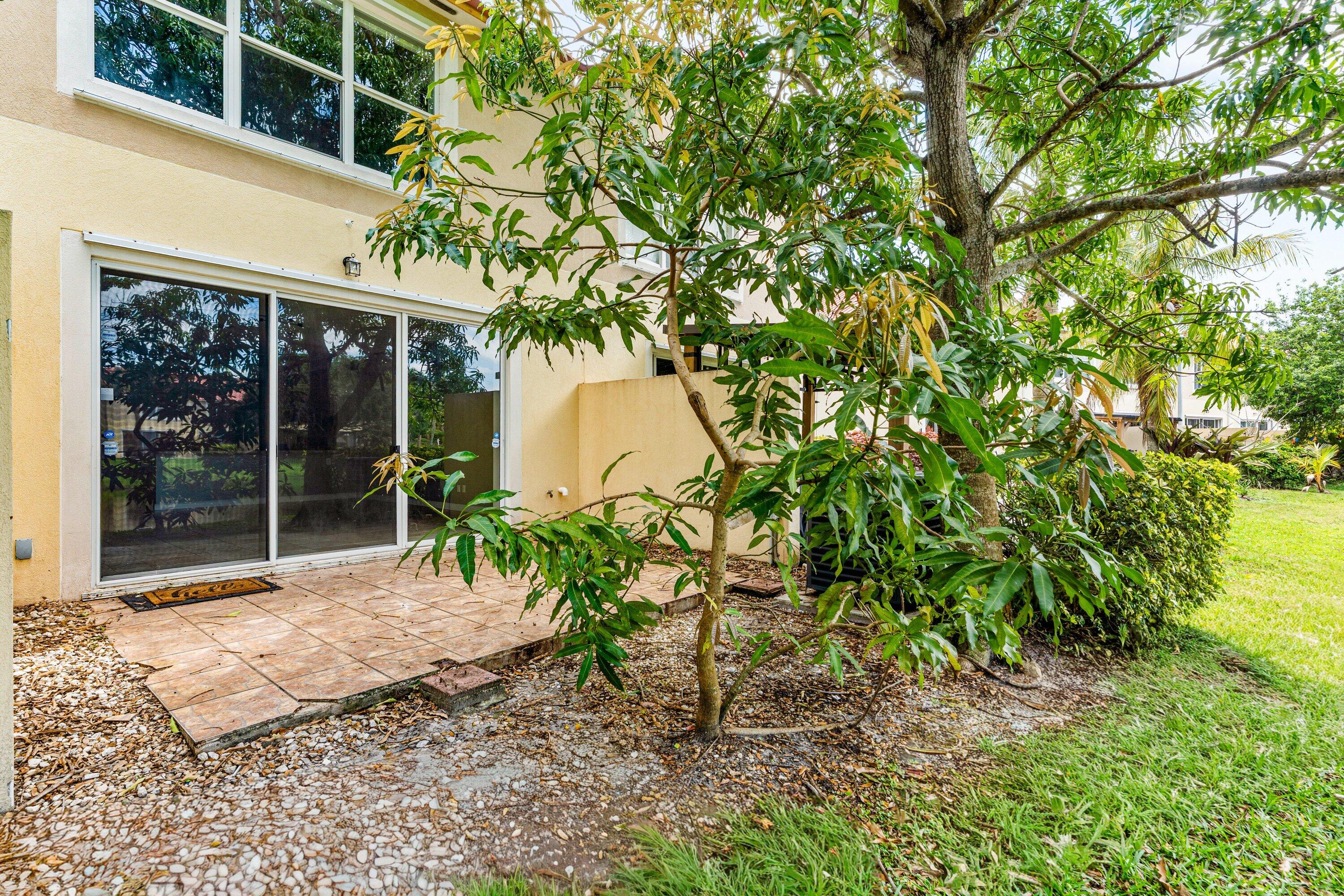 PINEWOOD LAKE - Residential