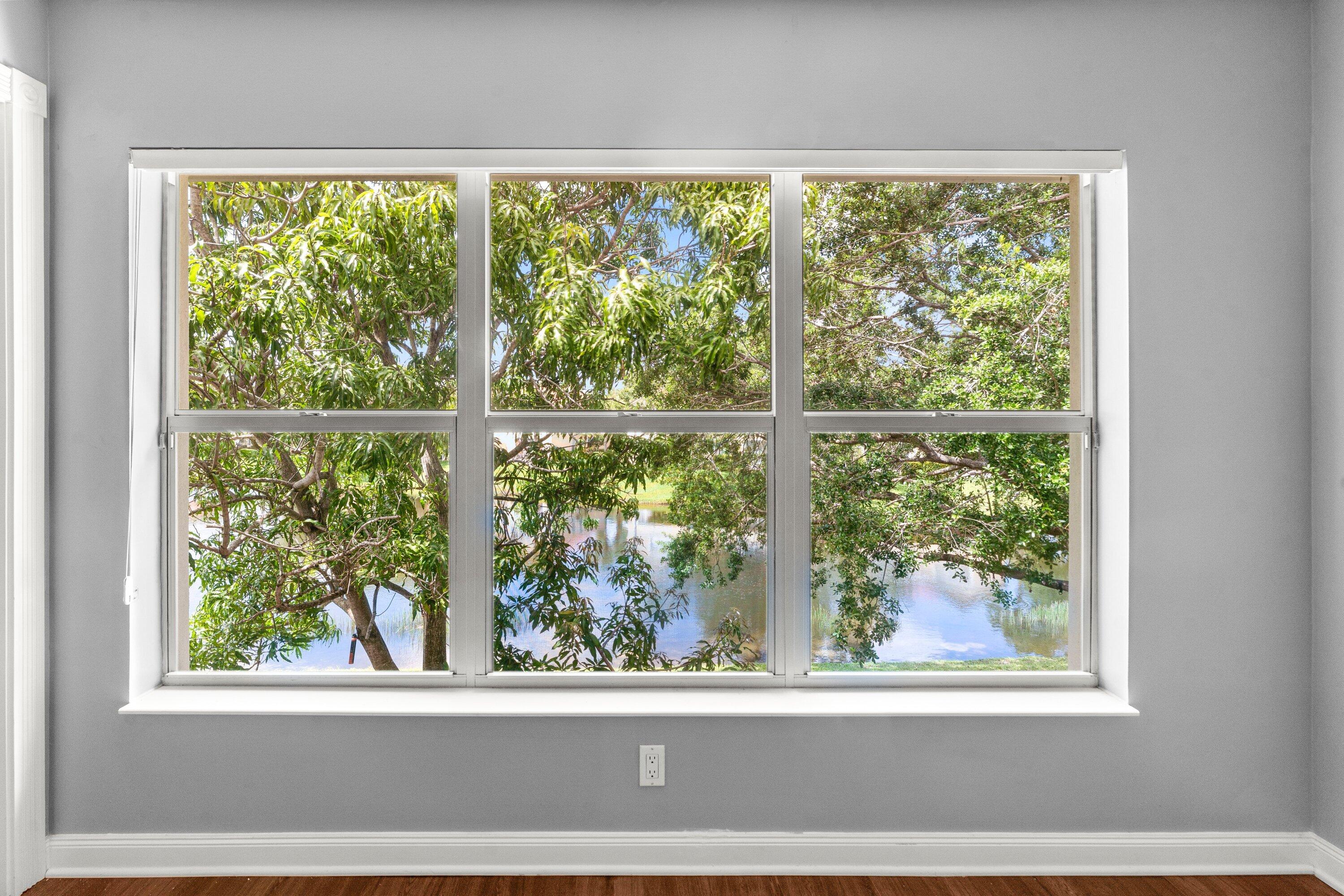 PINEWOOD LAKE - Residential