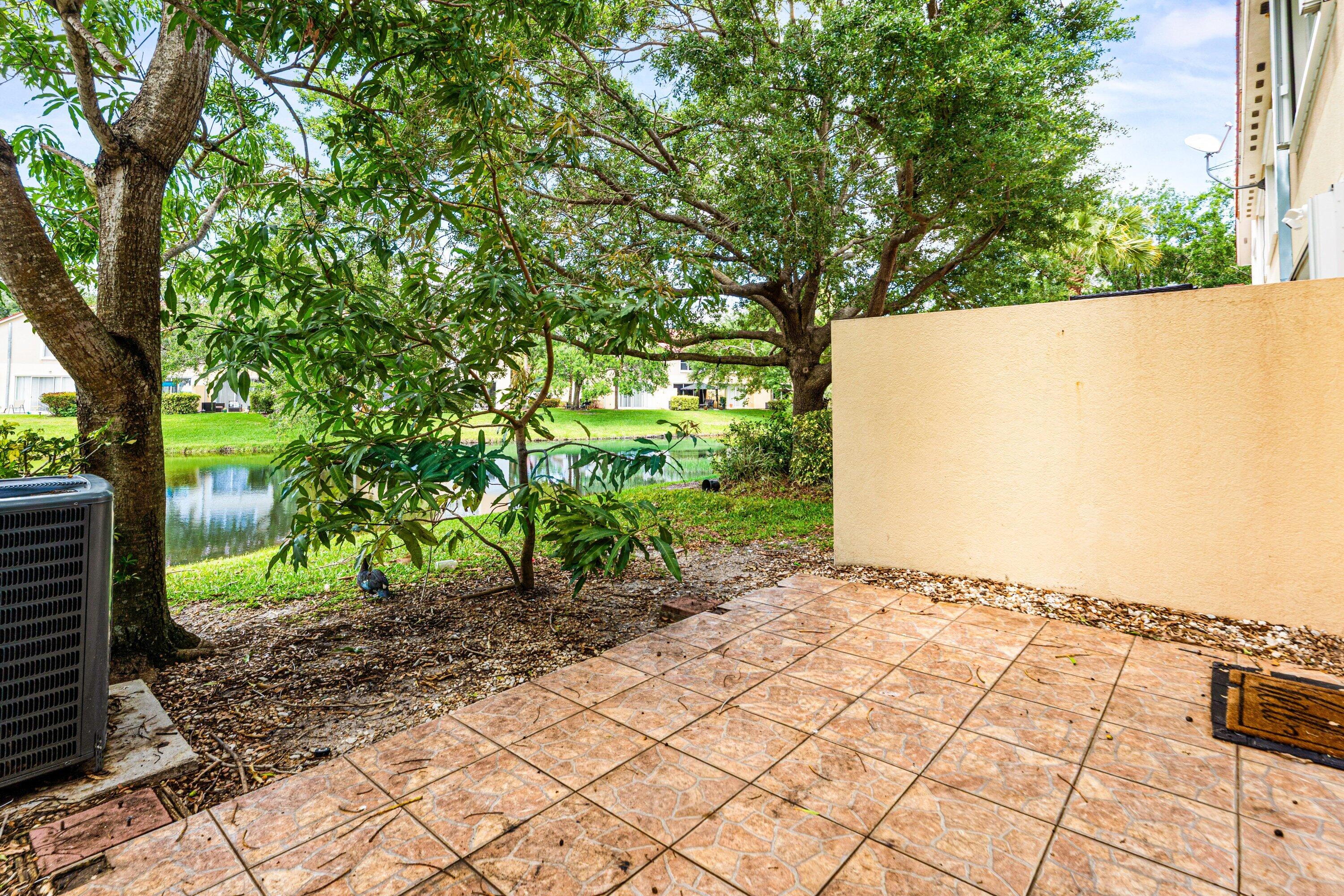 PINEWOOD LAKE - Residential
