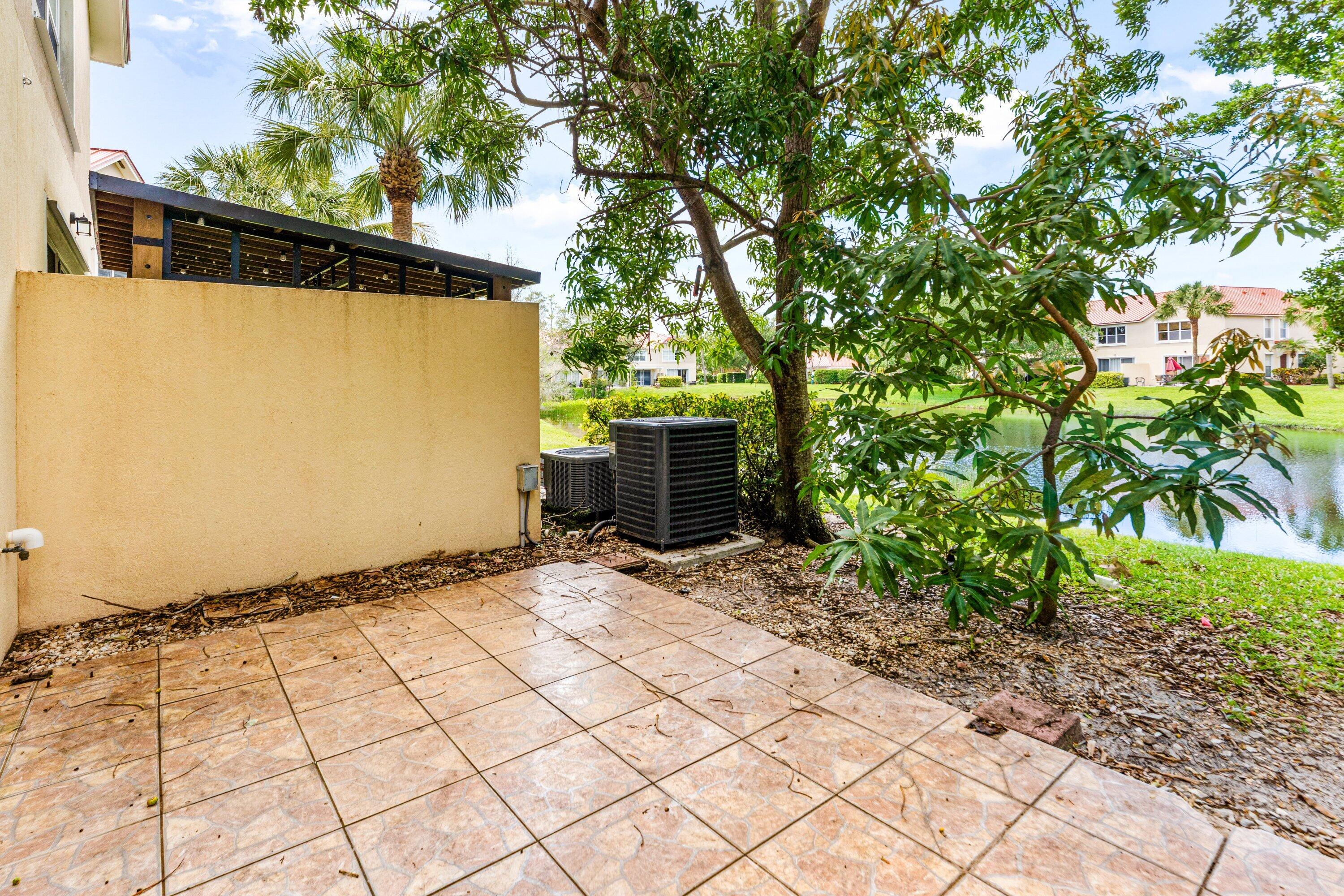 PINEWOOD LAKE - Residential