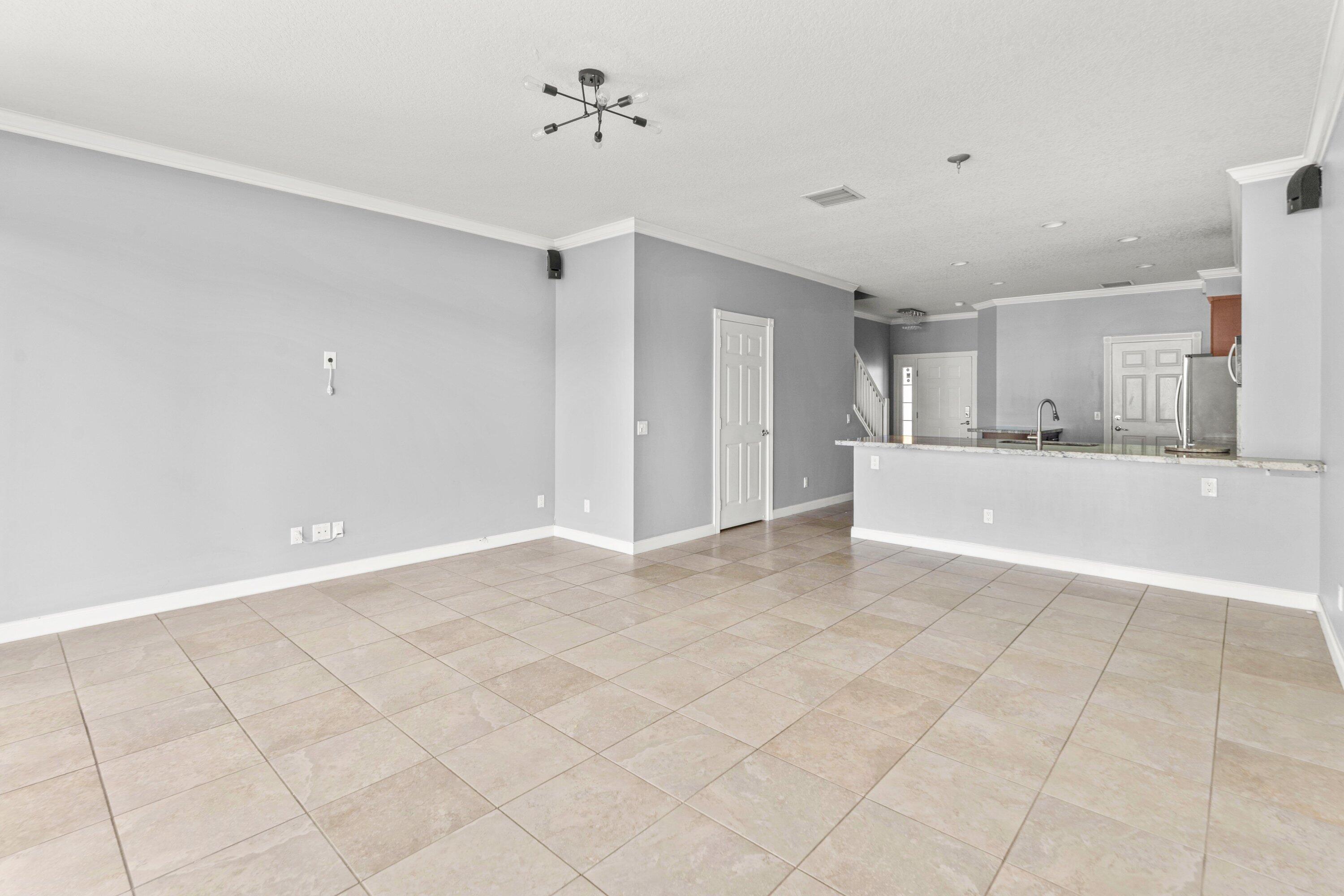 PINEWOOD LAKE - Residential
