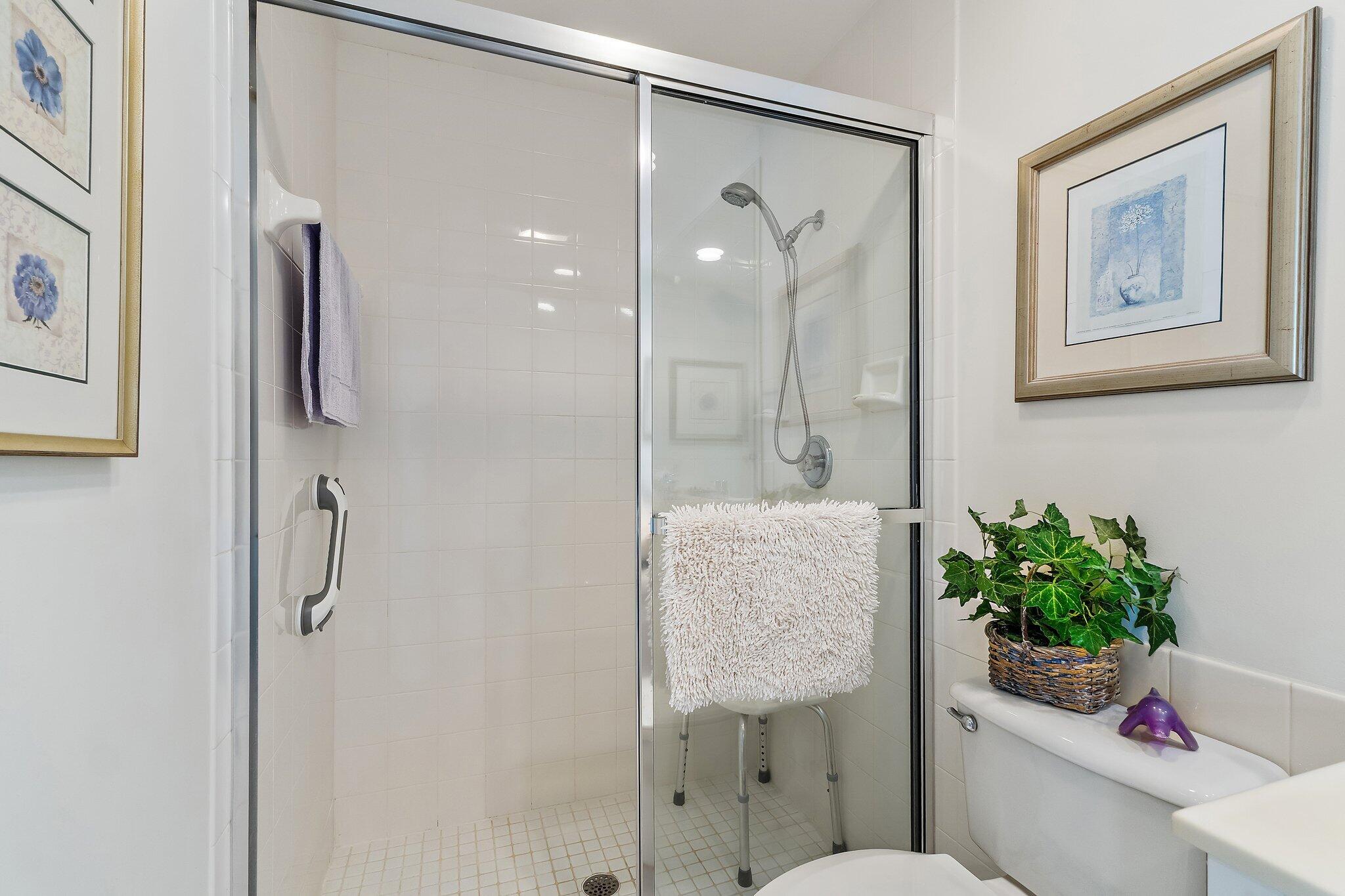 DOUBLE TREE - Residential