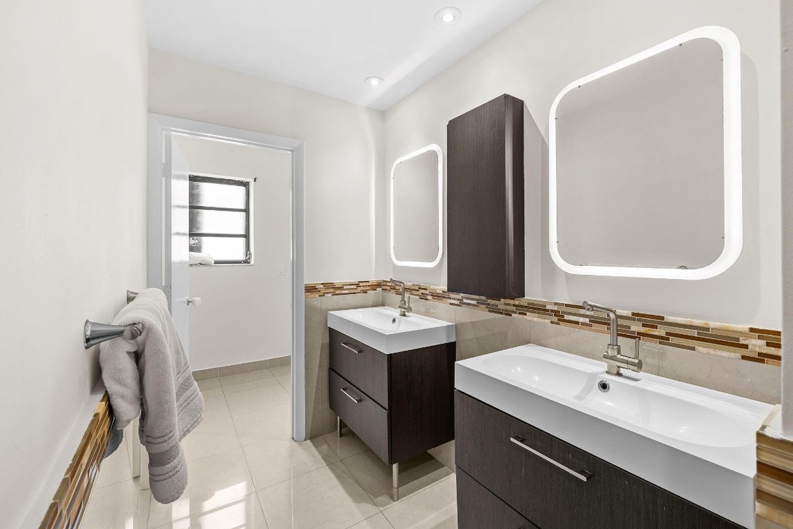 Emerald Hills Sec 3 83-27 - Residential