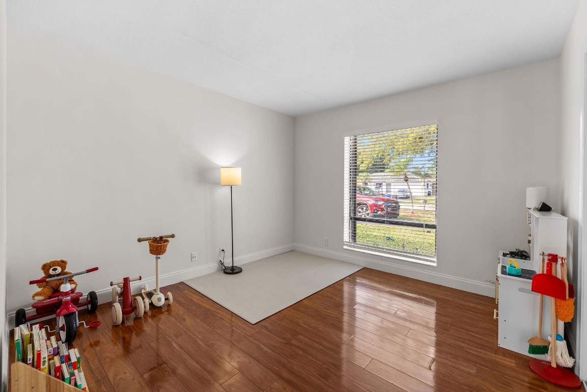 Emerald Hills Sec 3 83-27 - Residential