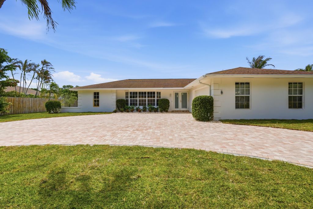Photo of 359 Country Club Drive, Tequesta, FL 33469 (MLS # B26010959)