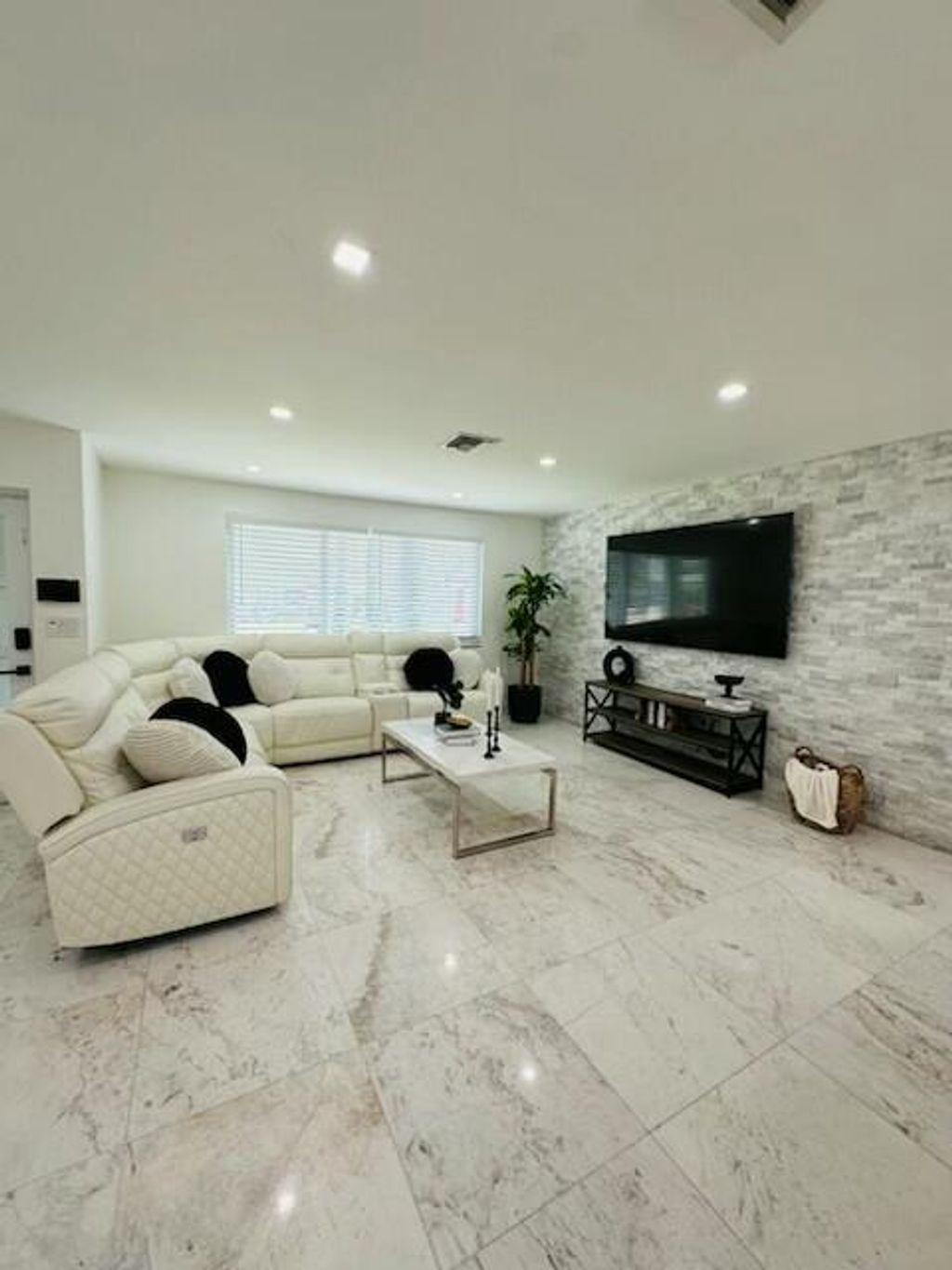 Photo of 7540 Hope Street, Hollywood, FL 33024 (MLS # B26026365)