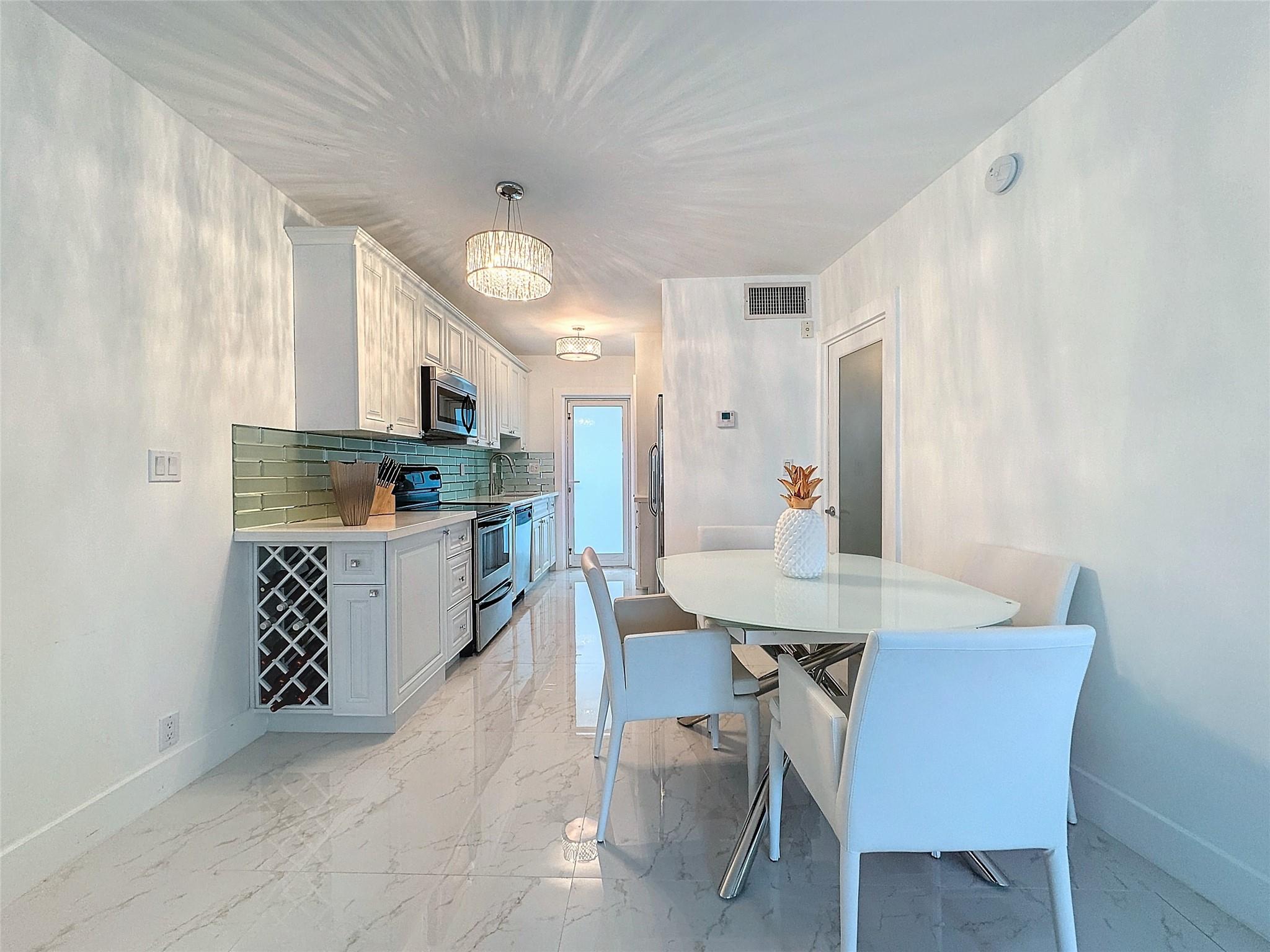 LE CERCLE BY THE BEACH - Residential