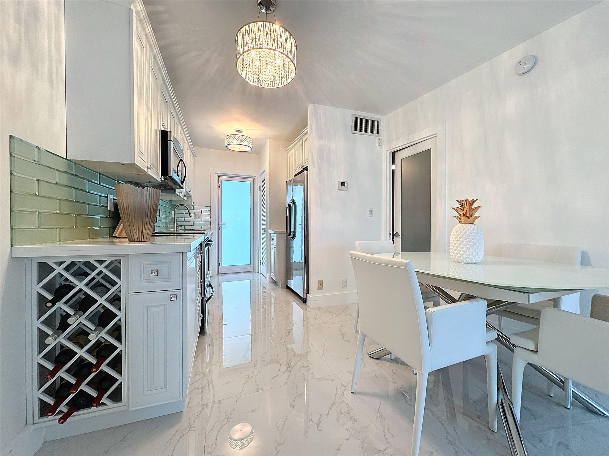 LE CERCLE BY THE BEACH - Residential