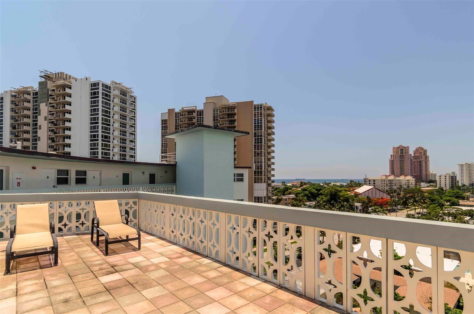 LE CERCLE BY THE BEACH - Residential