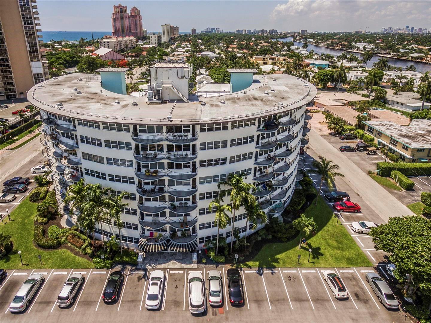 LE CERCLE BY THE BEACH - Residential