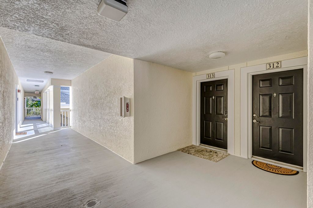 Photo of 276 Murcia Drive #313, Jupiter, FL 33458 (MLS # R10949625)