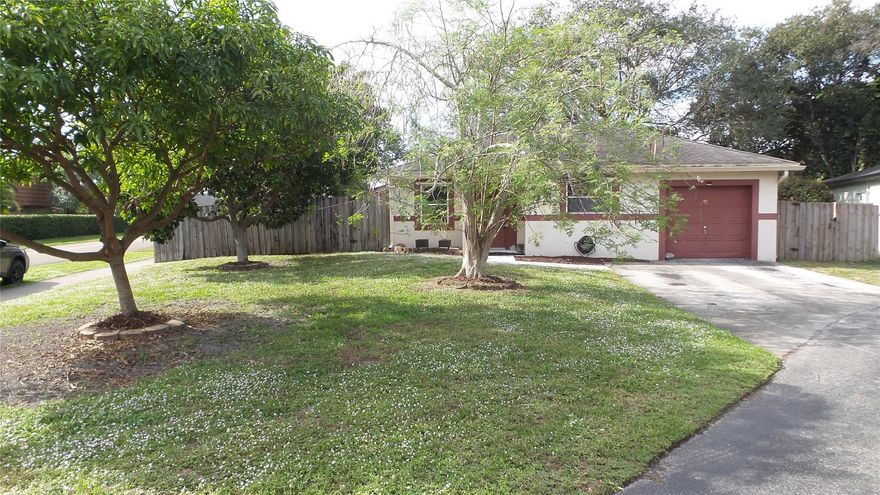 A hidden gem in Davie, large corner lot in quiet cul de sac..room for boat, trailer or camper on side.  Garage is converted to large work room, door still there, easy to convert back, vaulted ceilings, ,eat in kitchen,great schools, extremely quiet location on a dead end street..low HOA, no approval needed, covers landscaping and street lights.
Additional pics to follow