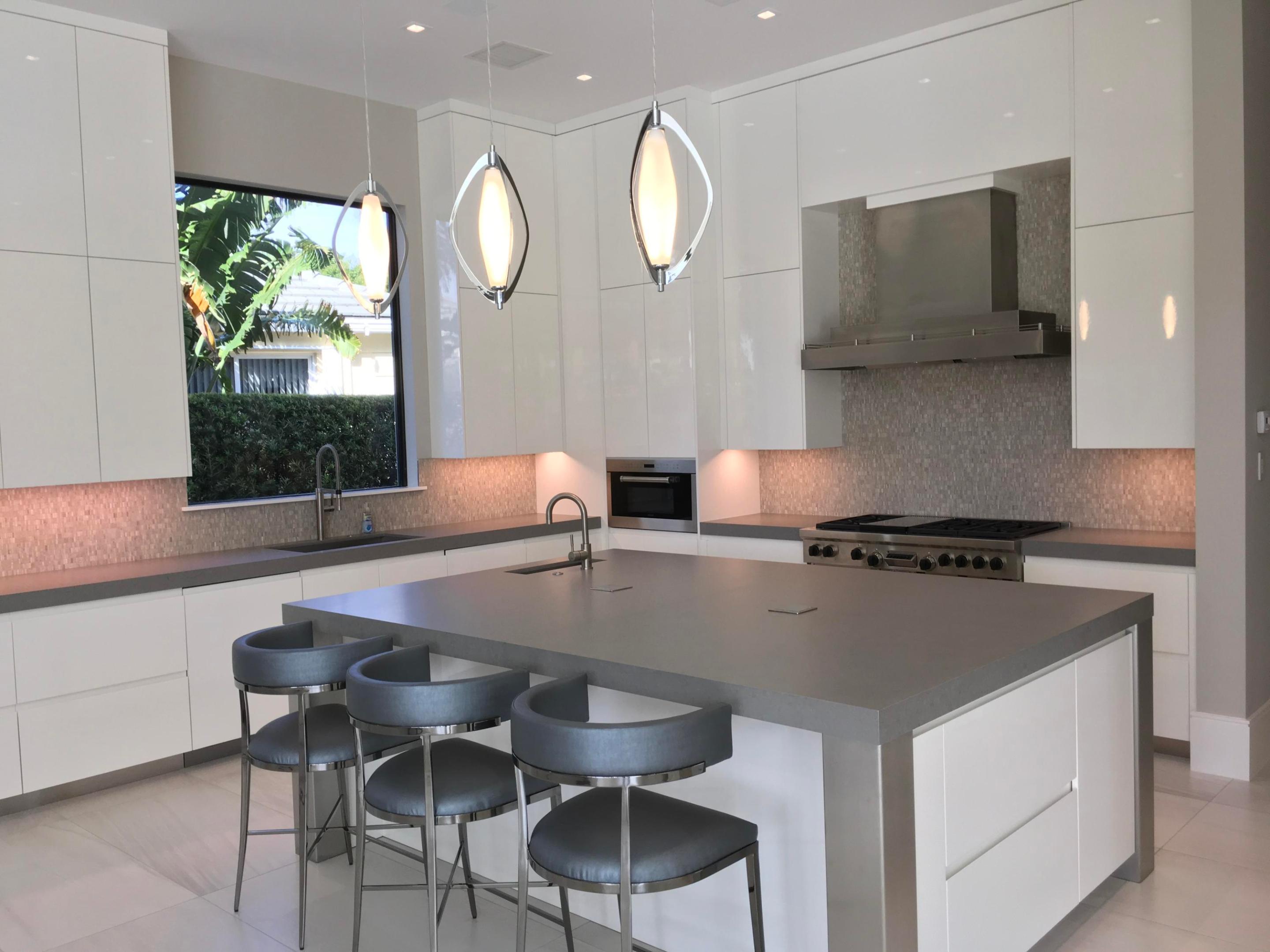 ROYAL PALM YACHT & COUNTRY CLUB - Residential