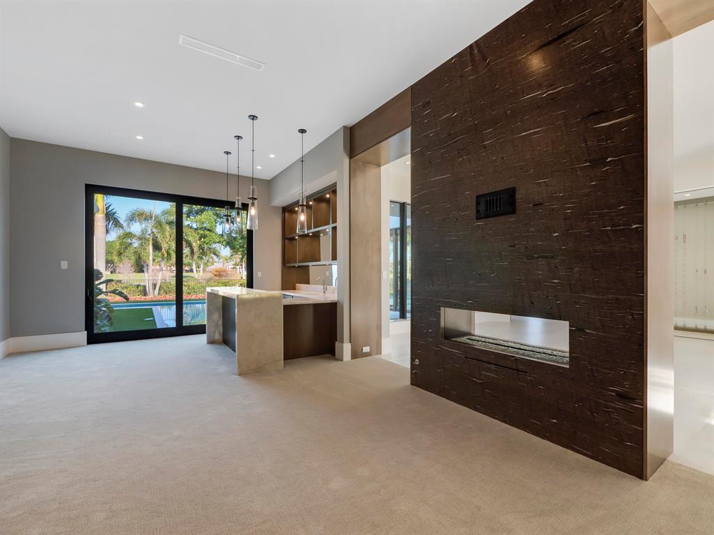 ROYAL PALM YACHT & COUNTRY CLUB - Residential