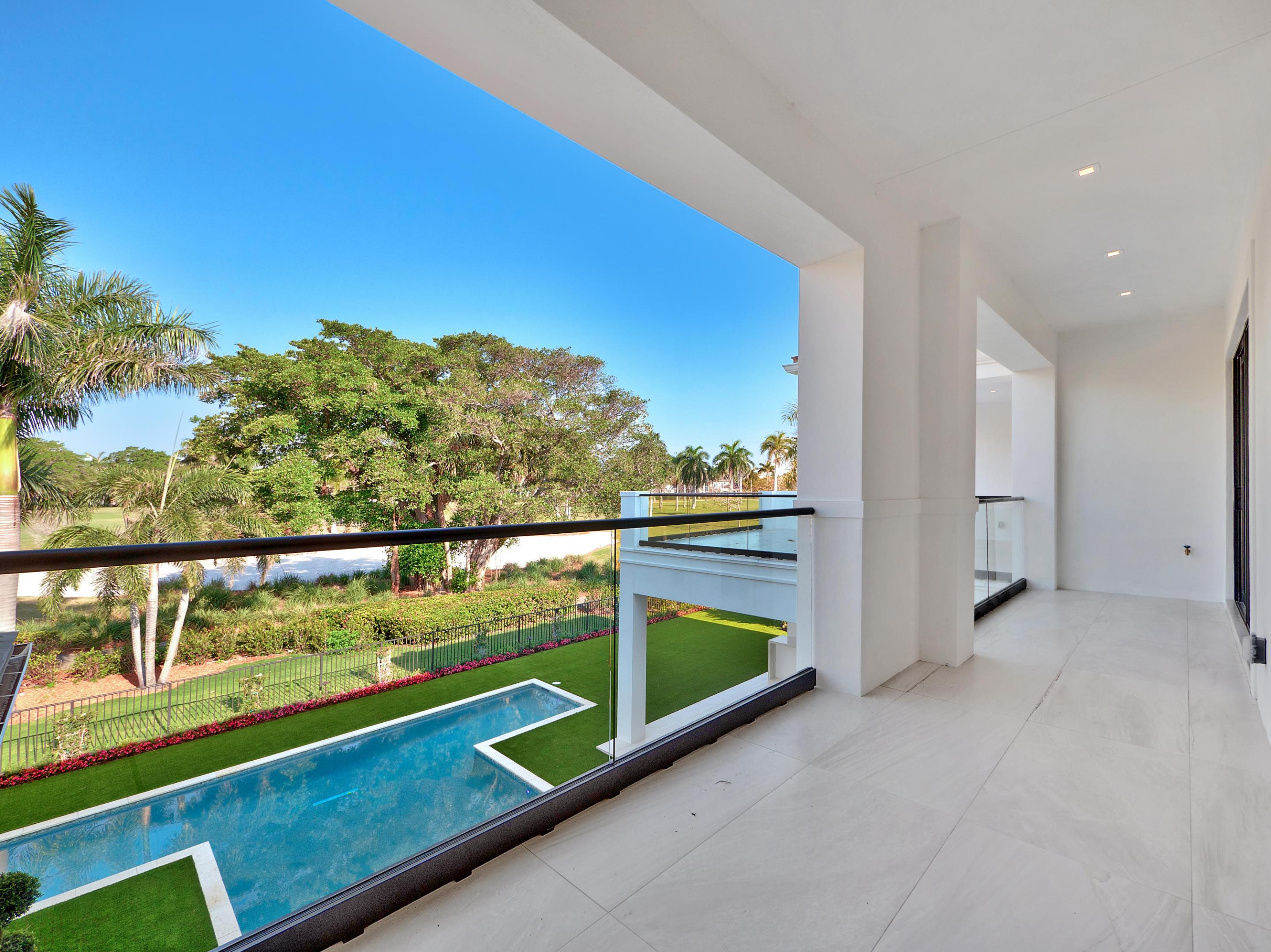 ROYAL PALM YACHT & COUNTRY CLUB - Residential