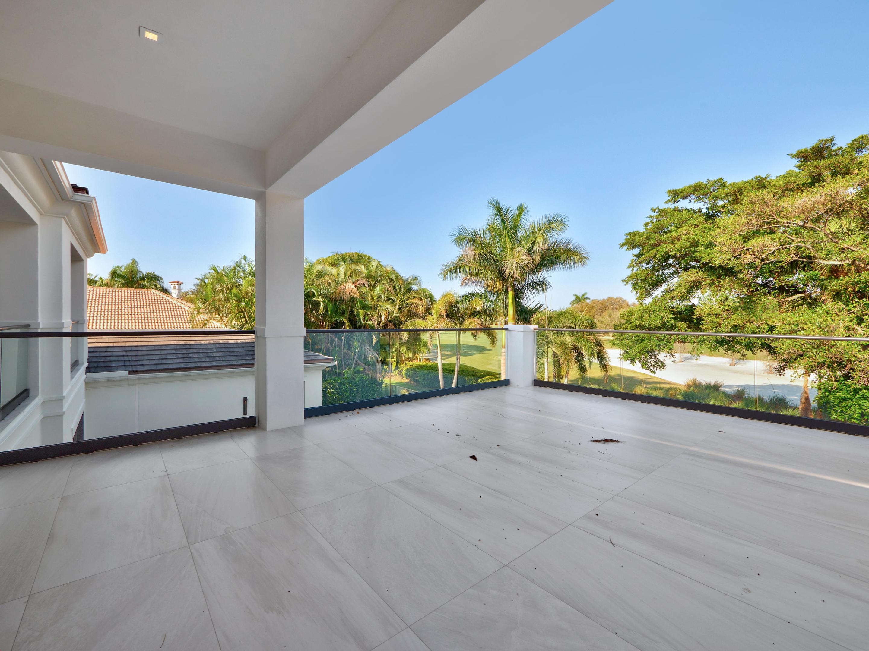 ROYAL PALM YACHT & COUNTRY CLUB - Residential