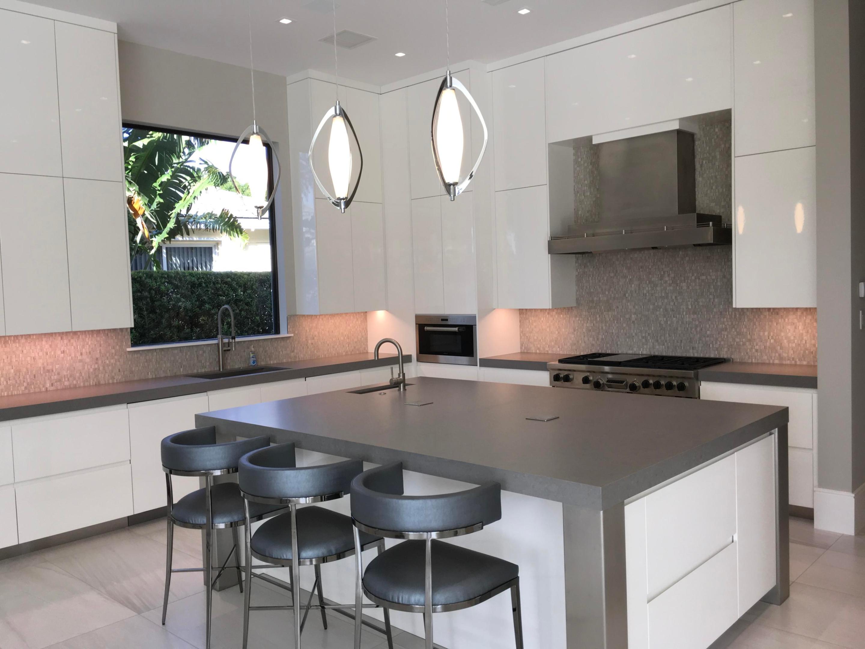 ROYAL PALM YACHT & COUNTRY CLUB - Residential