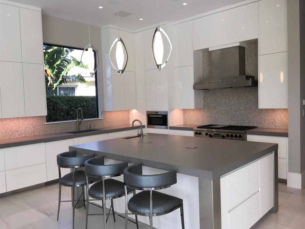 ROYAL PALM YACHT & COUNTRY CLUB - Residential