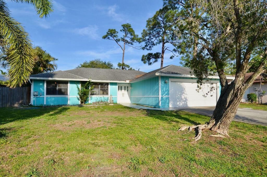 Photo of 747 SE Forgal Street, Port St Lucie, FL 34983 (MLS # R10889446)