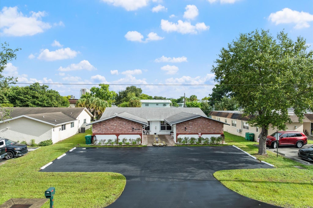 Photo of 4465 SW 54th Court, Fort Lauderdale, FL 33314 (MLS # B26076523)