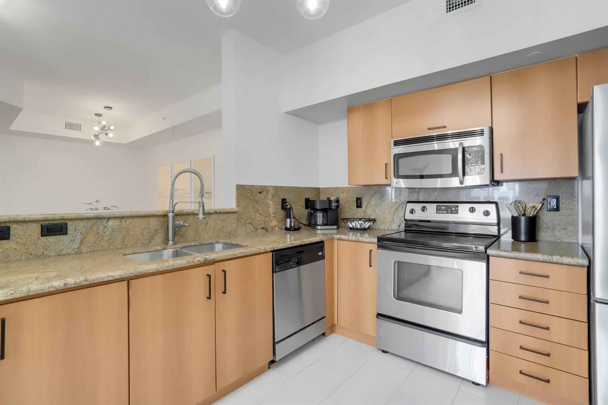 PINEAPPLE GROVE VILLAGE CONDO - Residential Lease