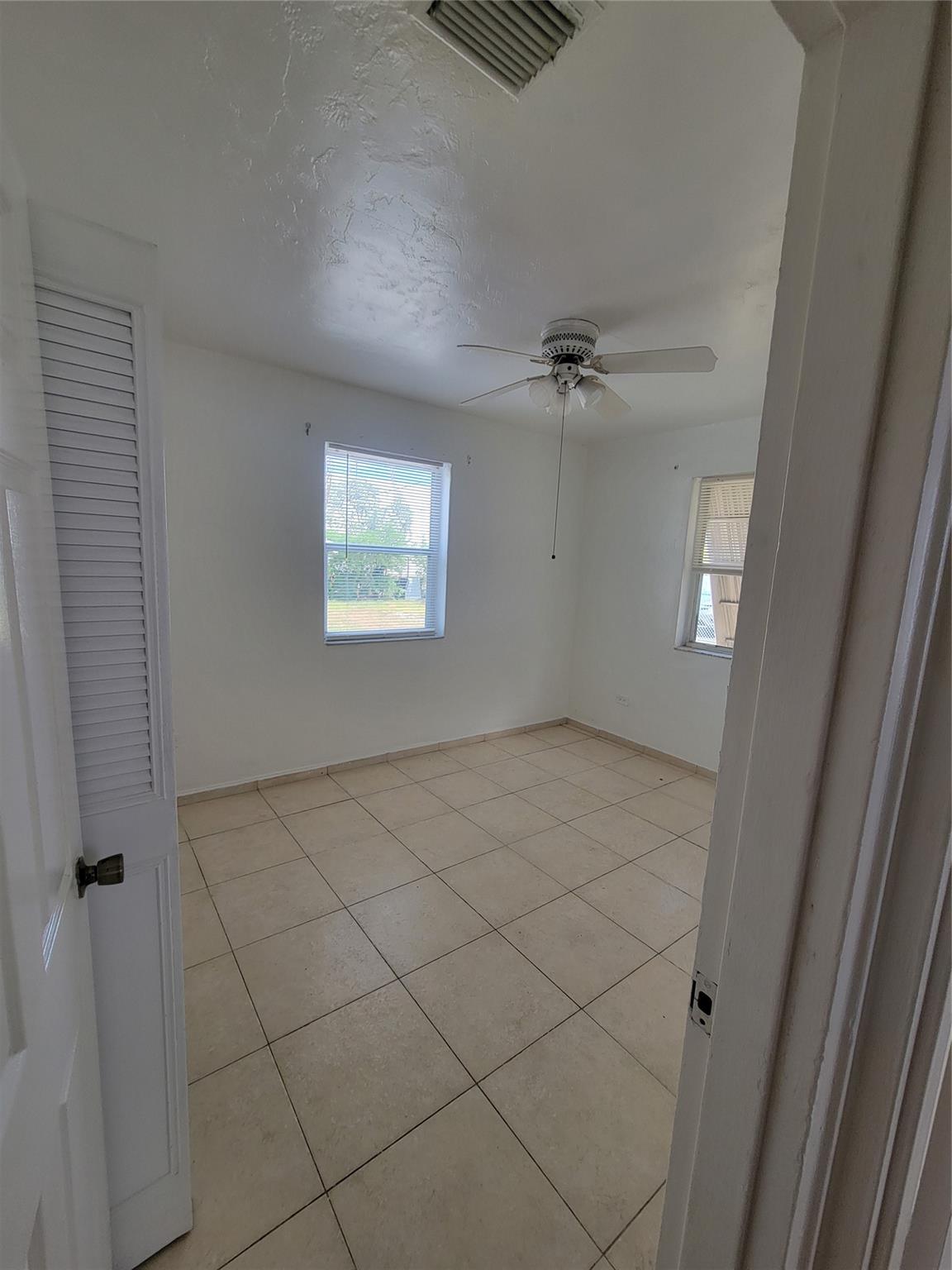 Hollywood 1-21 B - Residential Lease