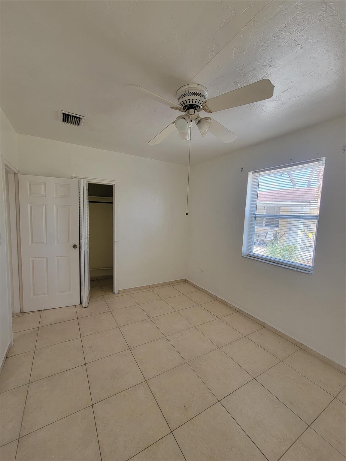 Hollywood 1-21 B - Residential Lease