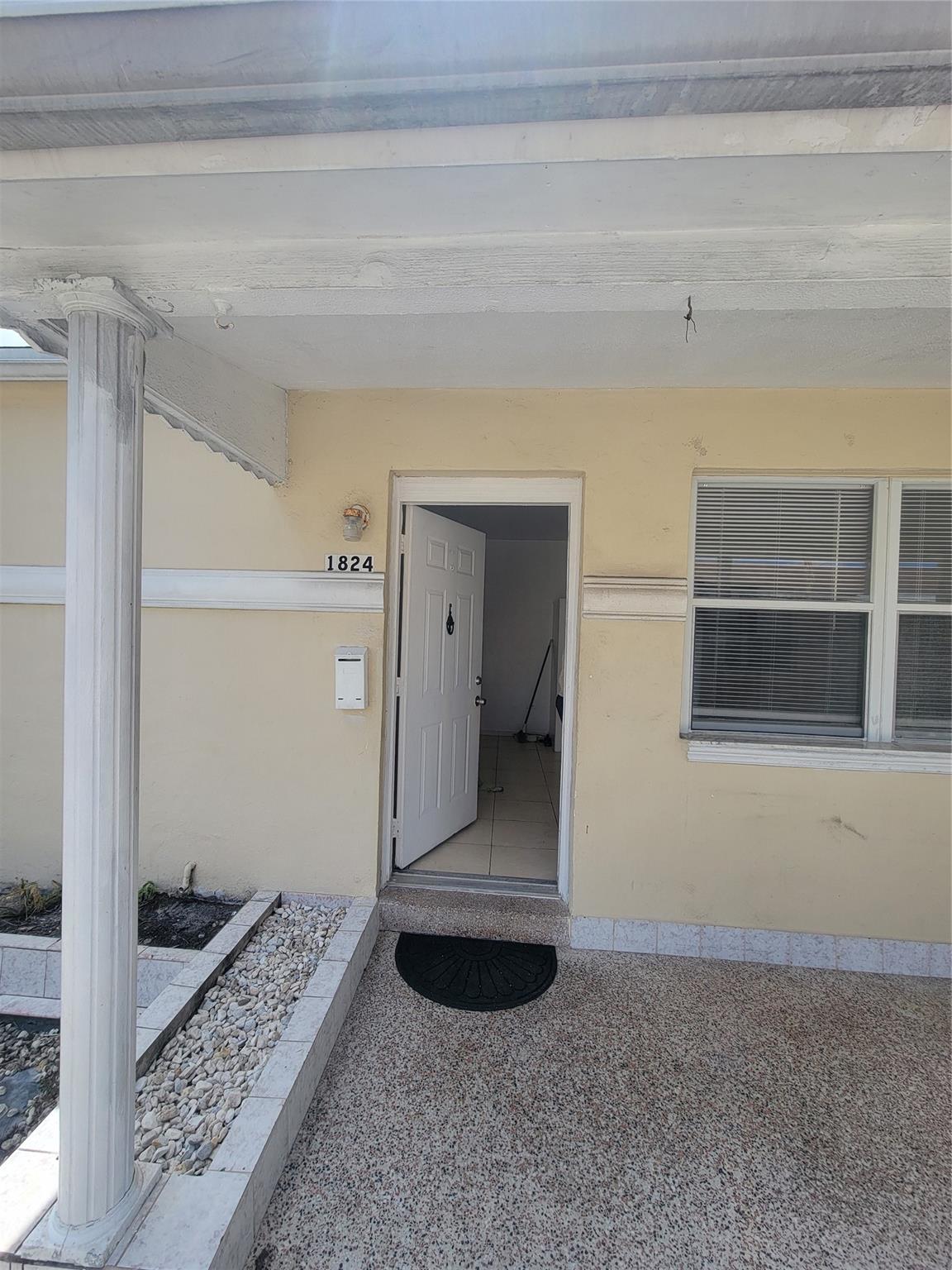Hollywood 1-21 B - Residential Lease
