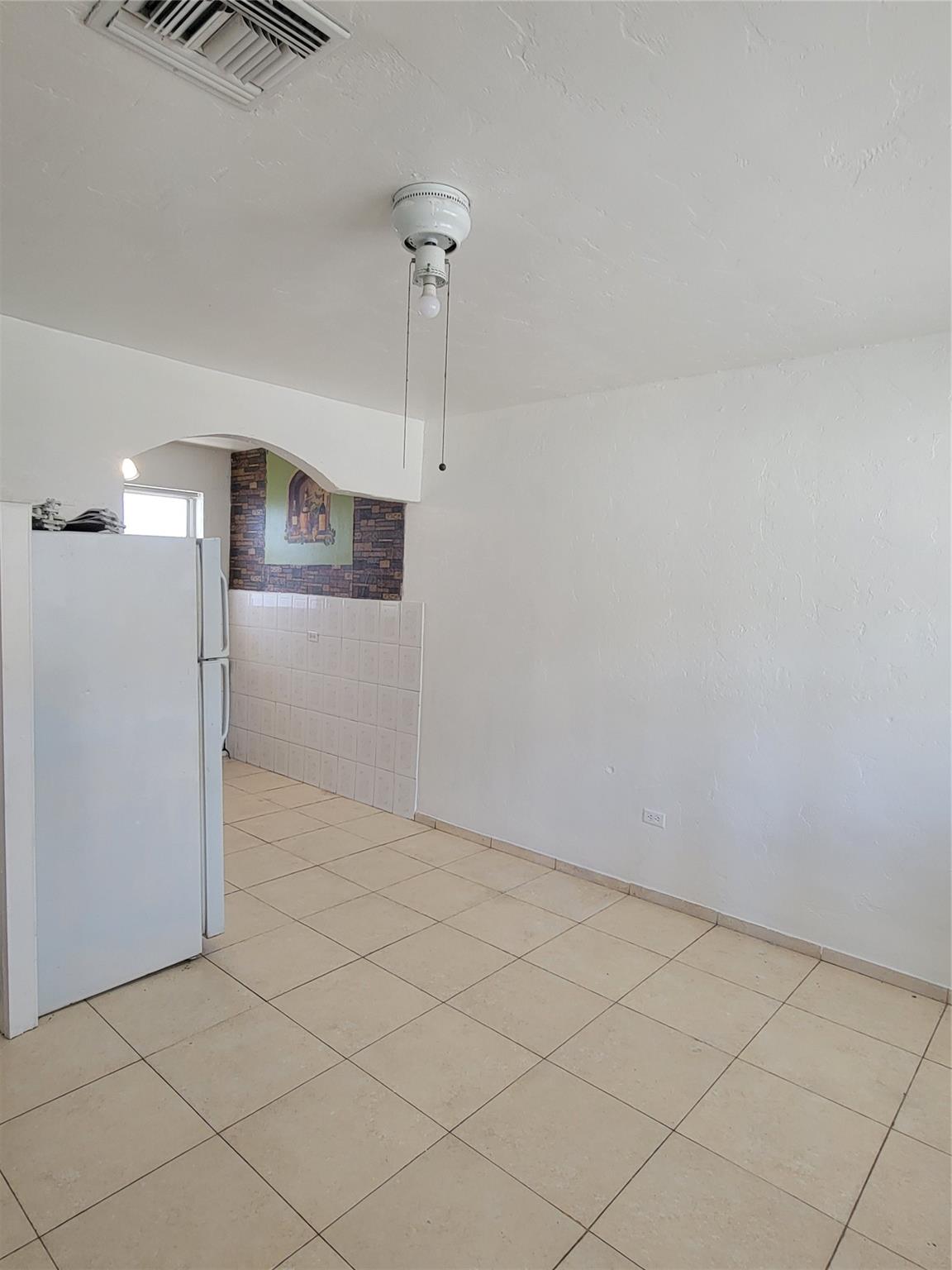 Hollywood 1-21 B - Residential Lease