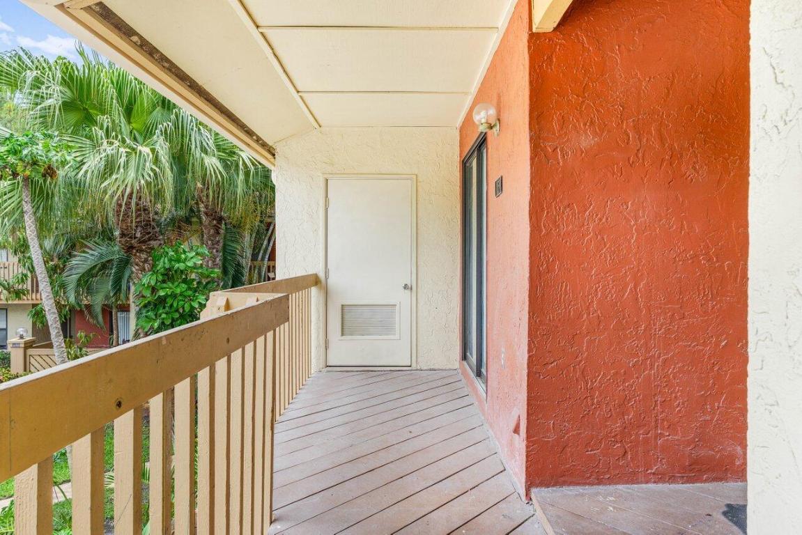 SHEFFIELD WOODS AT WELLINGTON CONDO - Residential