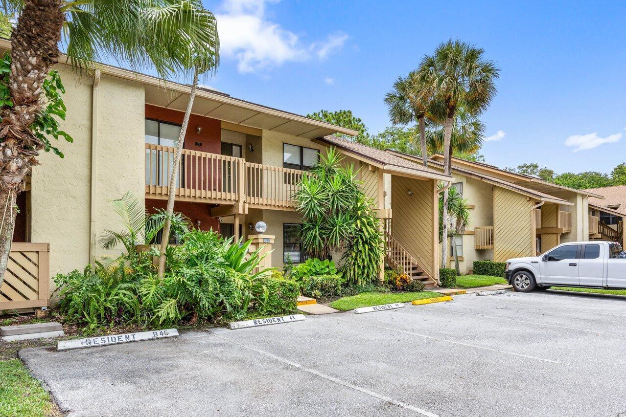 SHEFFIELD WOODS AT WELLINGTON CONDO - Residential