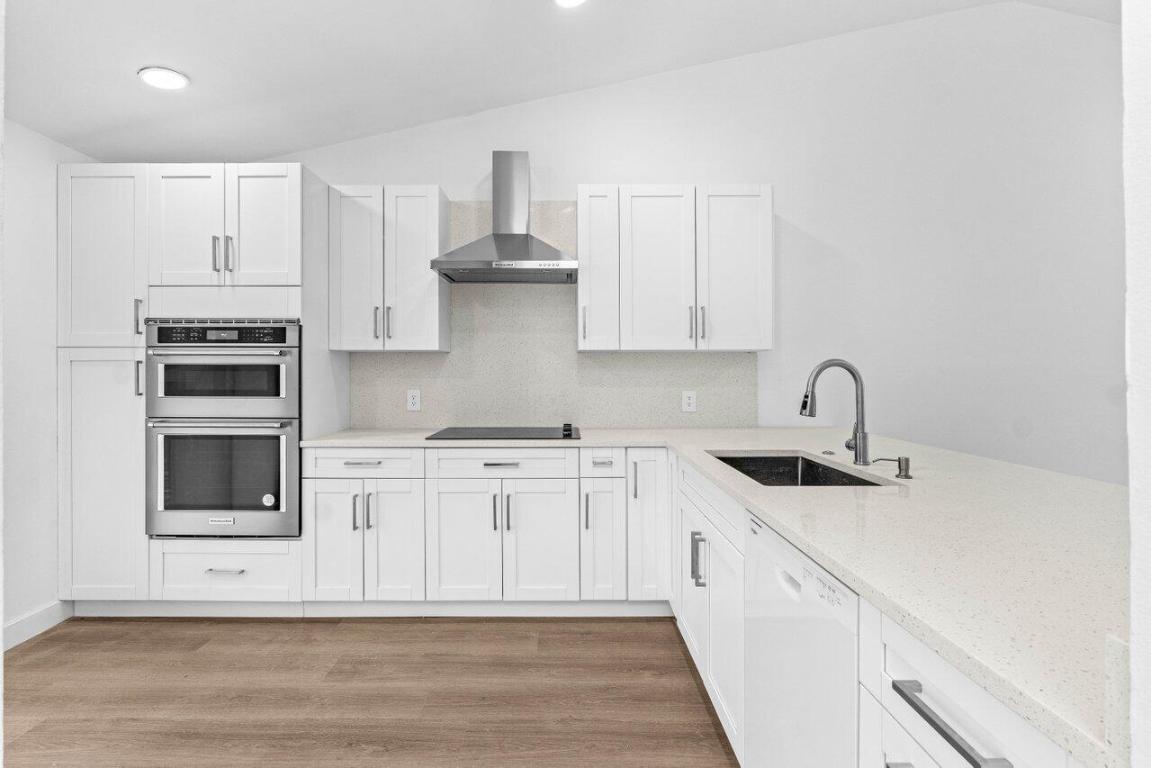 SHEFFIELD WOODS AT WELLINGTON CONDO - Residential