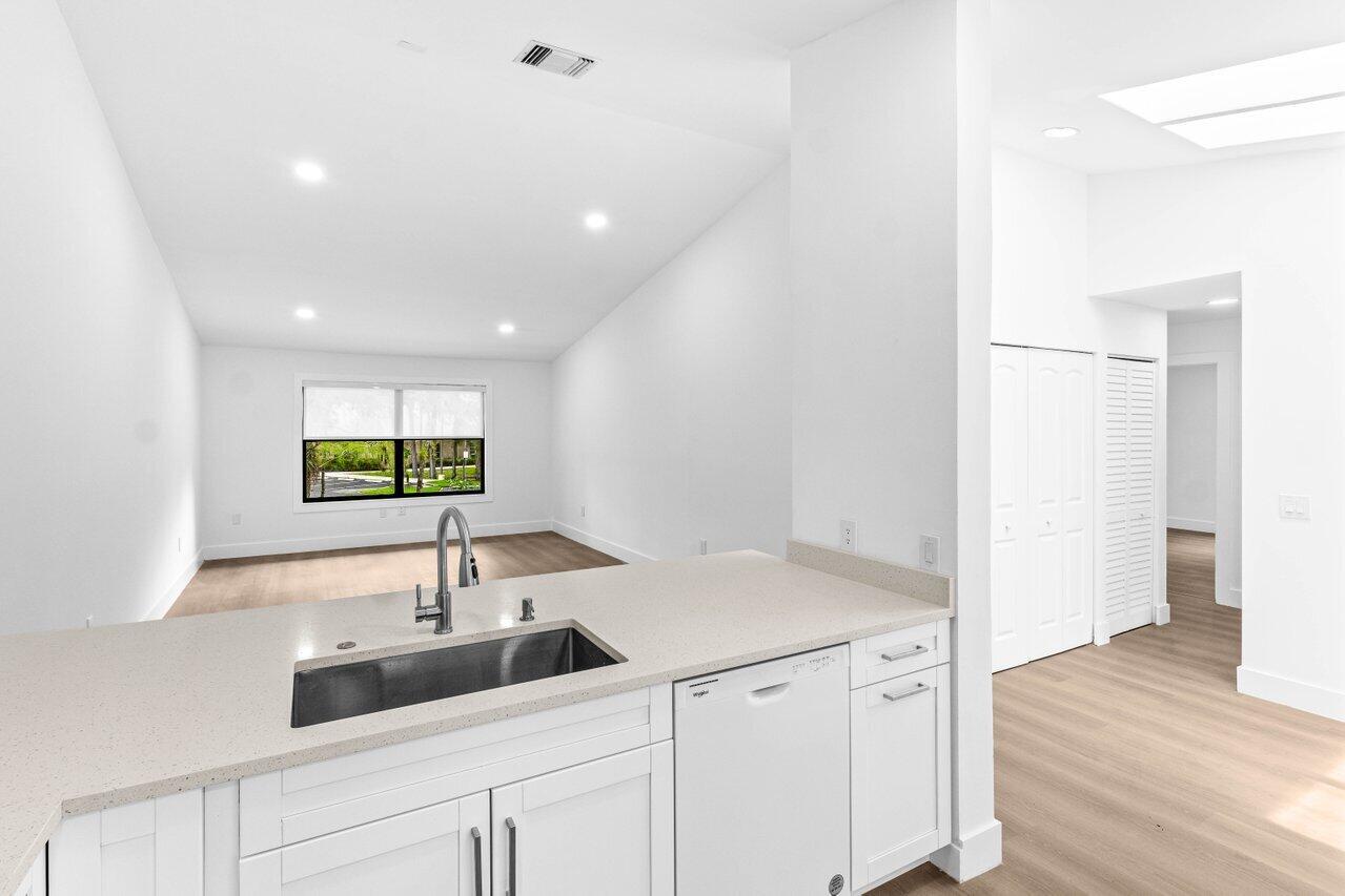 SHEFFIELD WOODS AT WELLINGTON CONDO - Residential