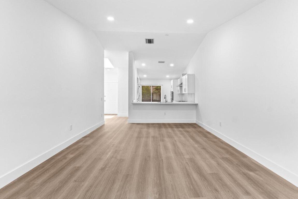 SHEFFIELD WOODS AT WELLINGTON CONDO - Residential