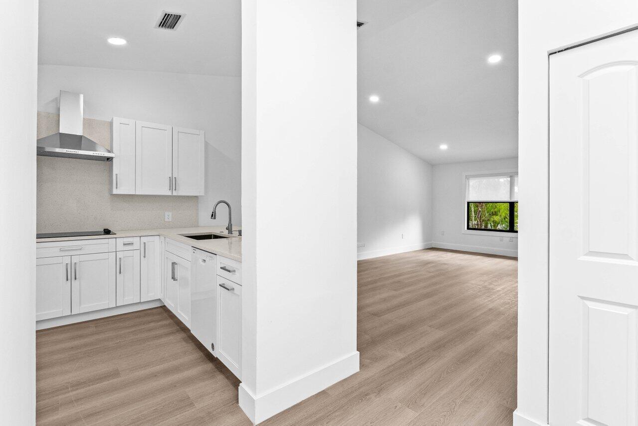 SHEFFIELD WOODS AT WELLINGTON CONDO - Residential