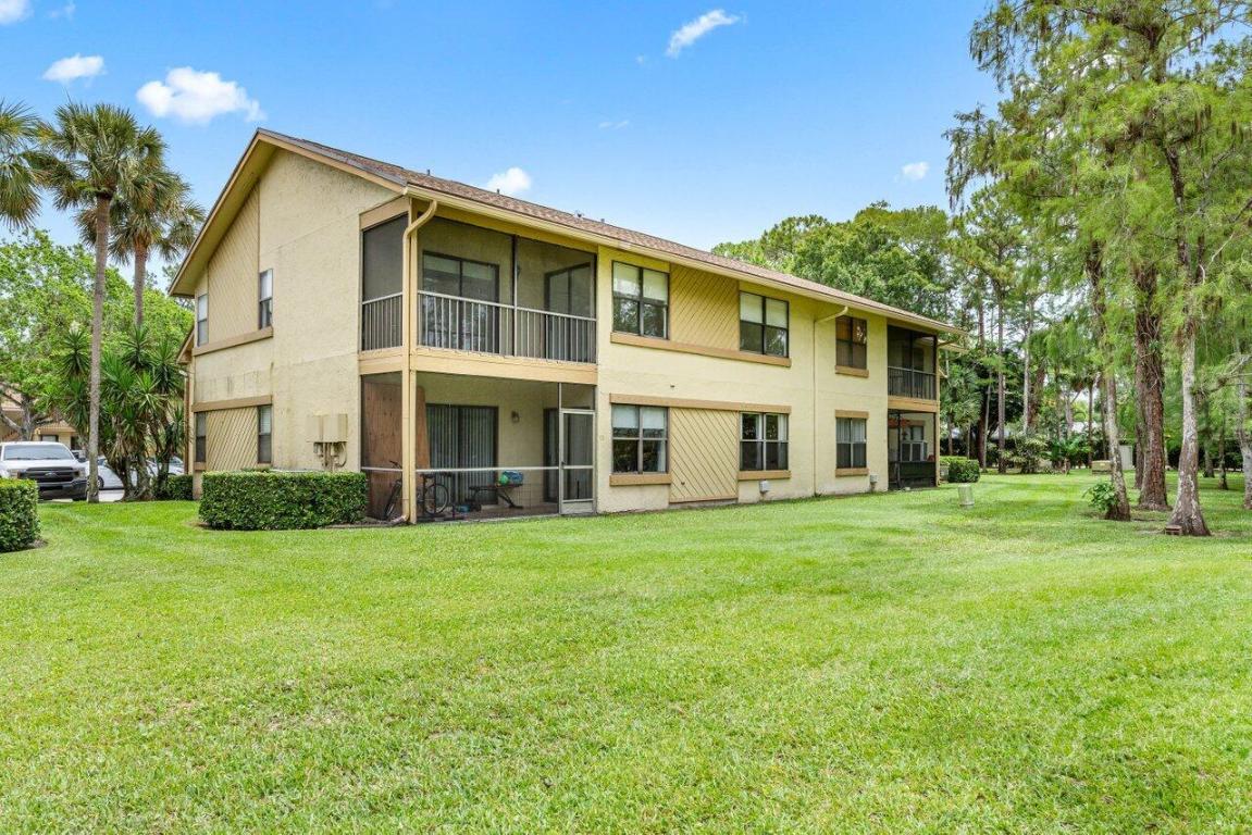 SHEFFIELD WOODS AT WELLINGTON CONDO - Residential