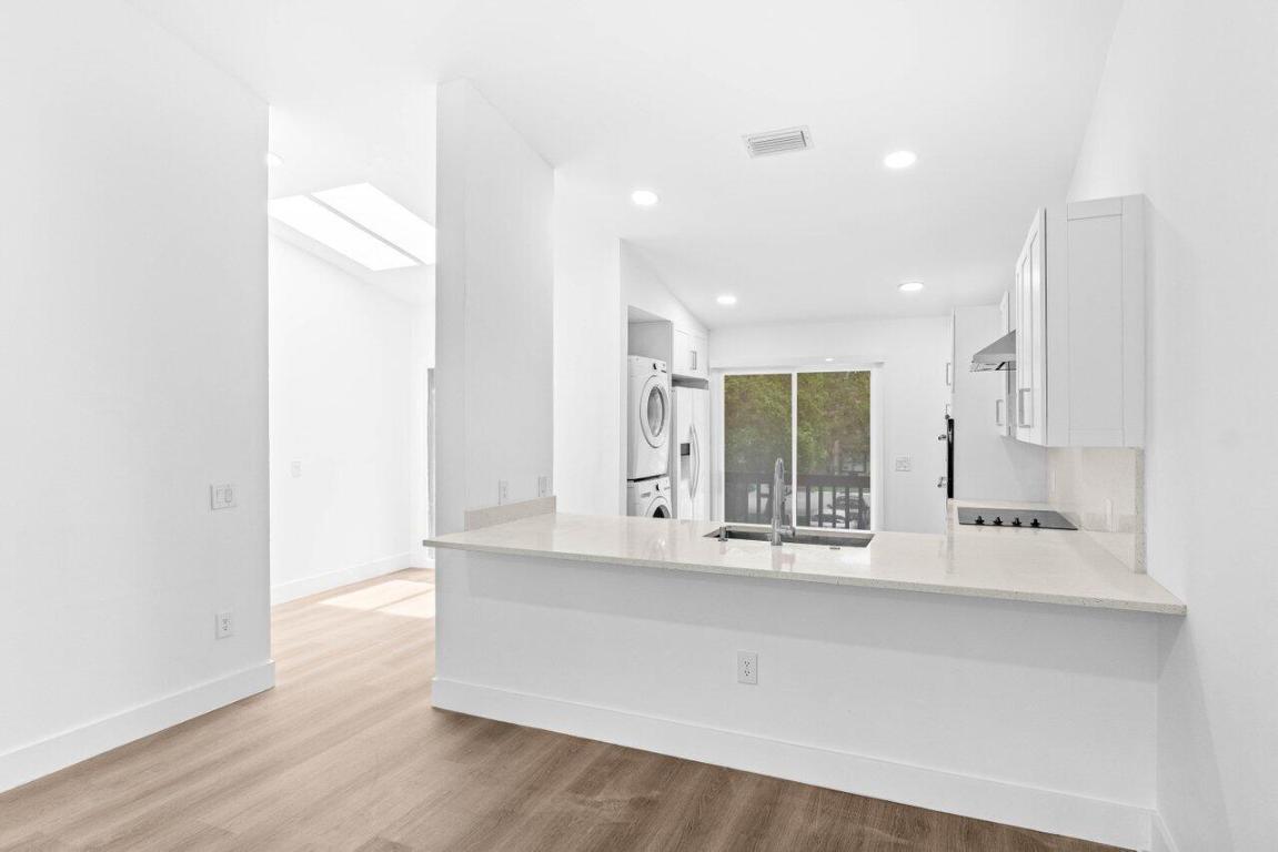 SHEFFIELD WOODS AT WELLINGTON CONDO - Residential