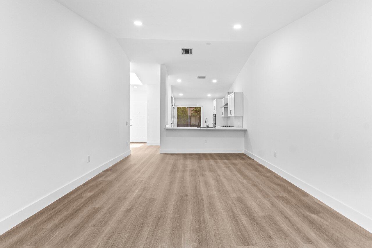 SHEFFIELD WOODS AT WELLINGTON CONDO - Residential