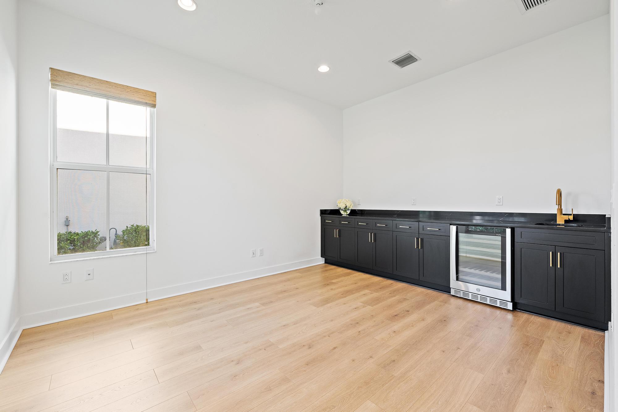 ALTON NEIGHBORHOOD - Residential Lease