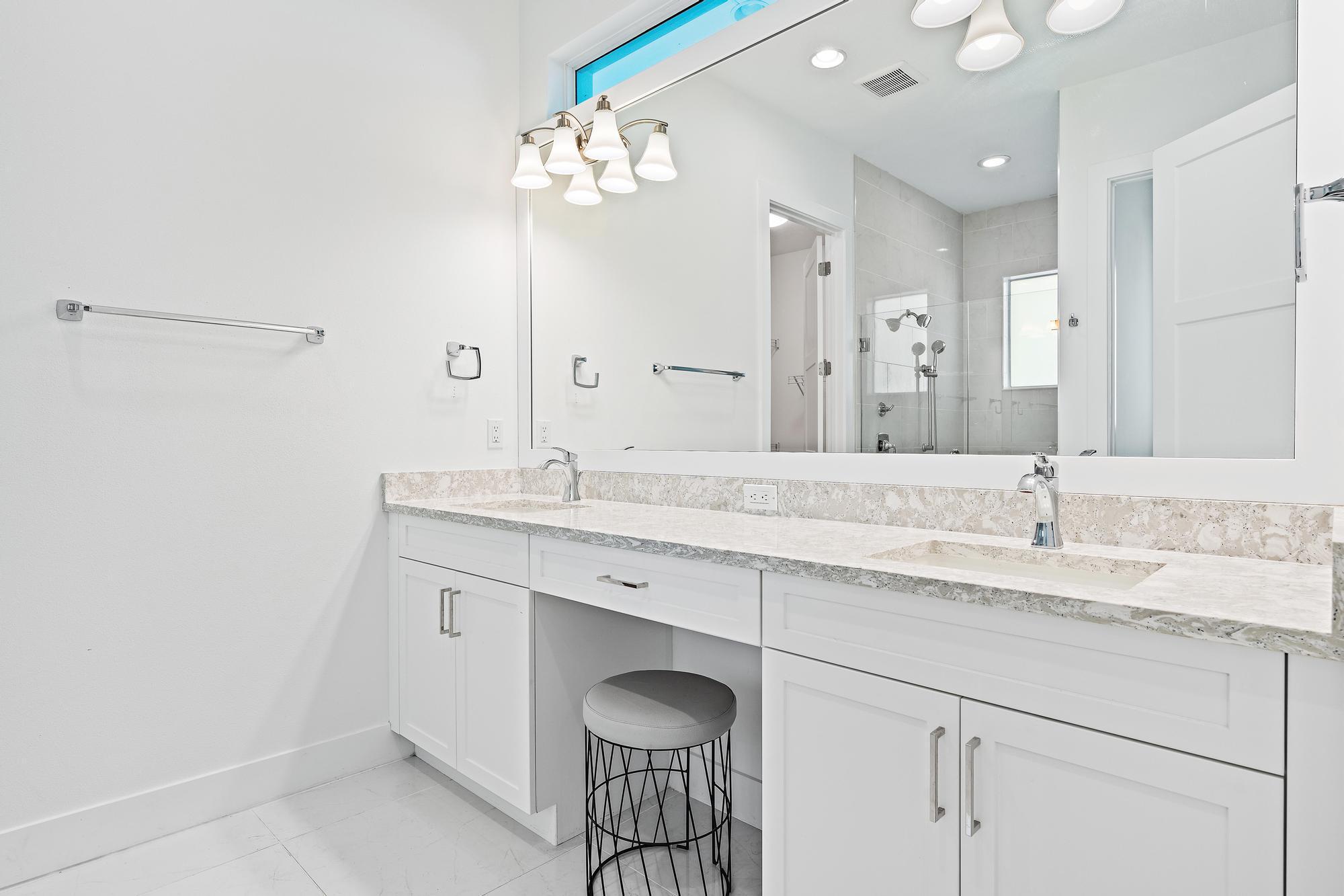 ALTON NEIGHBORHOOD - Residential Lease