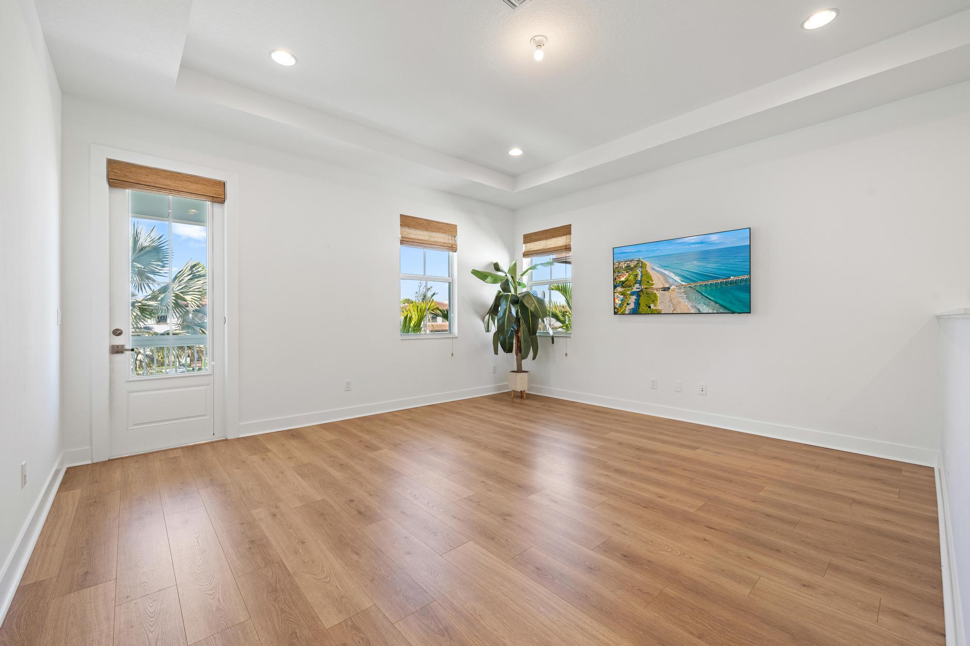 ALTON NEIGHBORHOOD - Residential Lease