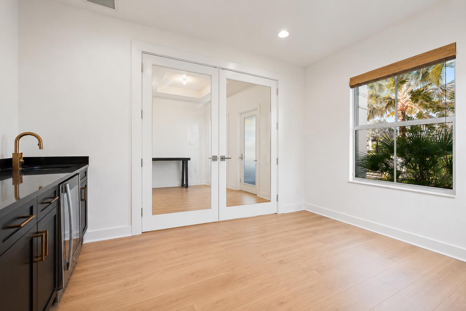 ALTON NEIGHBORHOOD - Residential Lease
