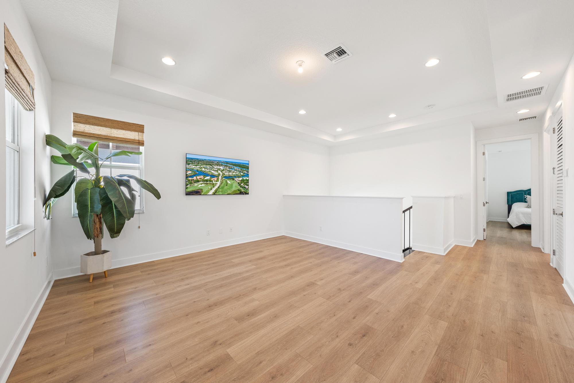 ALTON NEIGHBORHOOD - Residential Lease