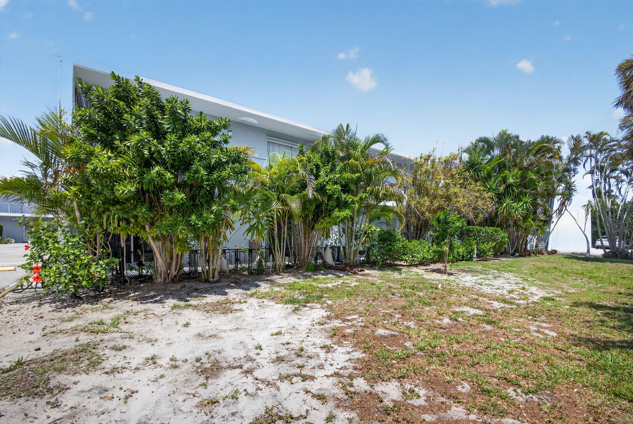 LORI-LYNN CONDO - Residential