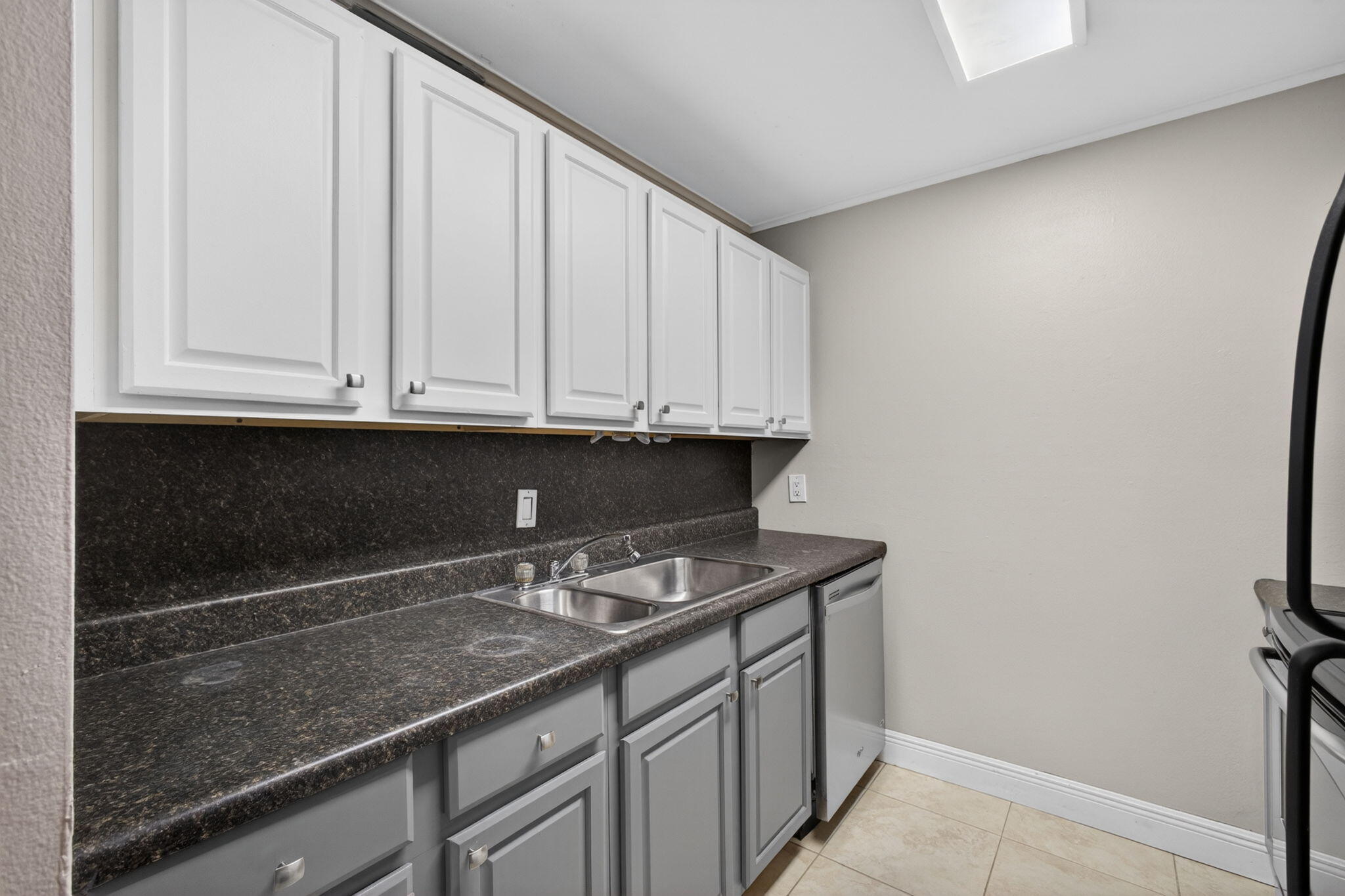 LORI-LYNN CONDO - Residential