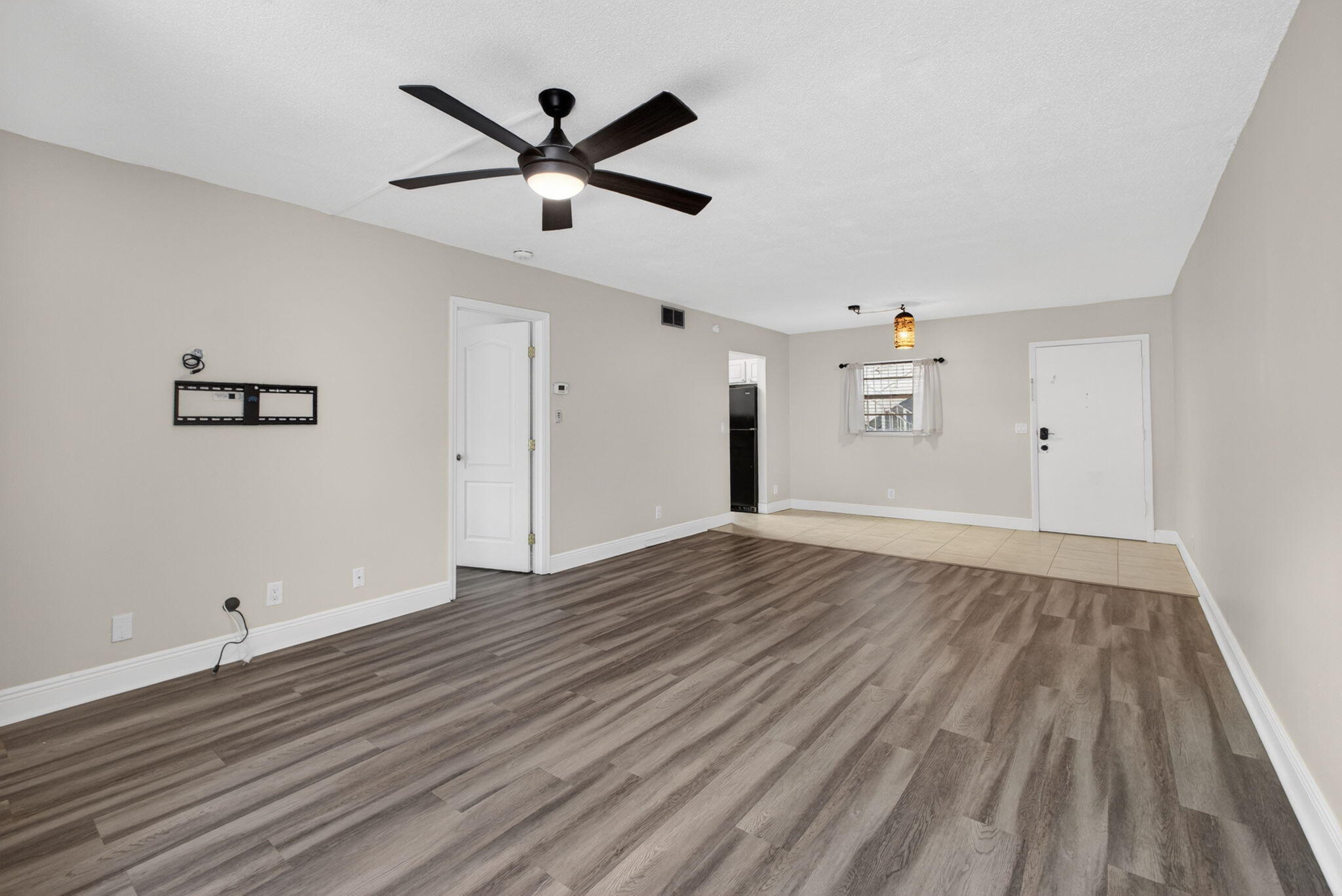 LORI-LYNN CONDO - Residential