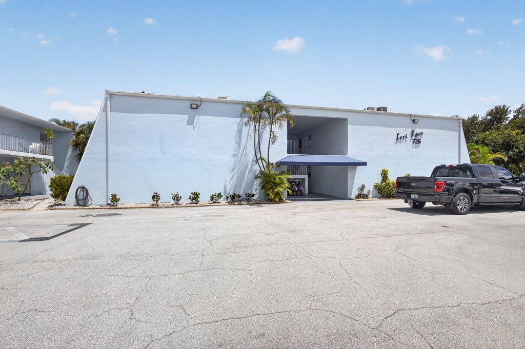 Photo of 725 Hummingbird Way #109, North Palm Beach, FL 33408 (MLS # B26029140)