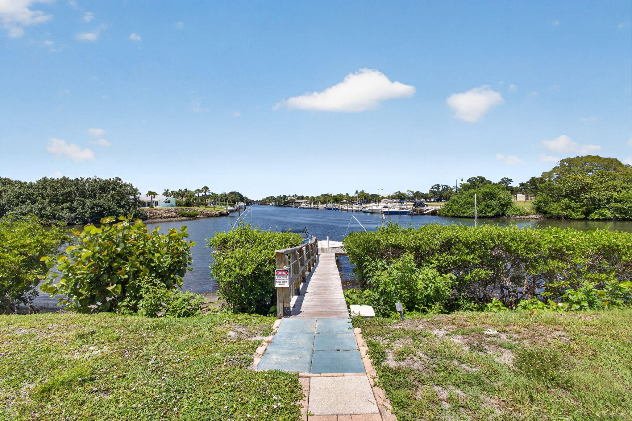 LORI-LYNN CONDO - Residential