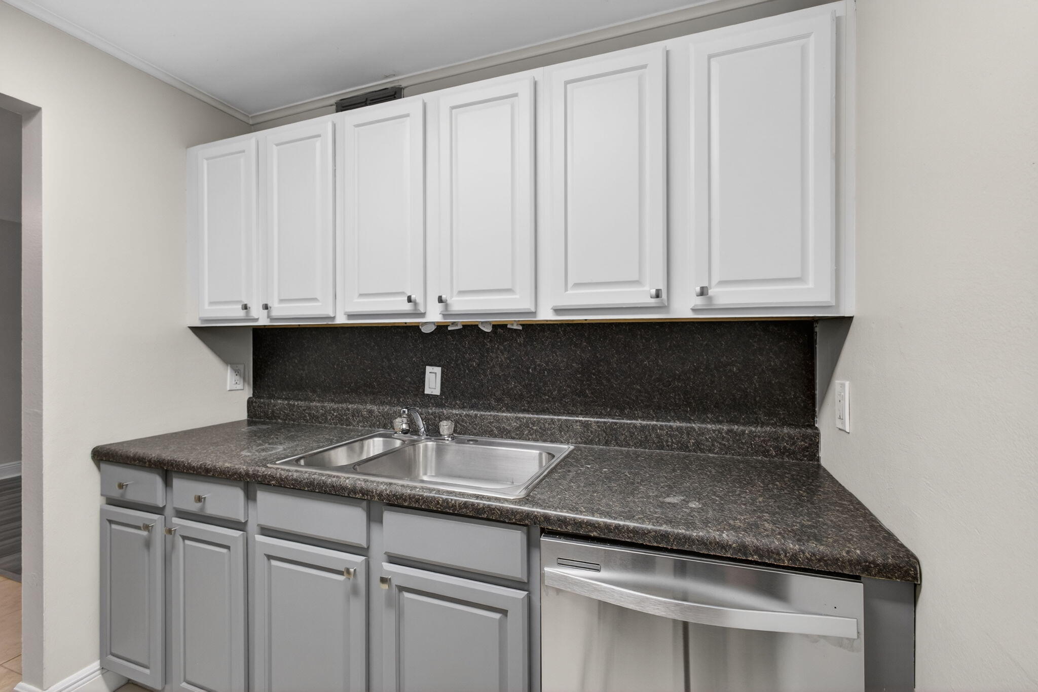 LORI-LYNN CONDO - Residential