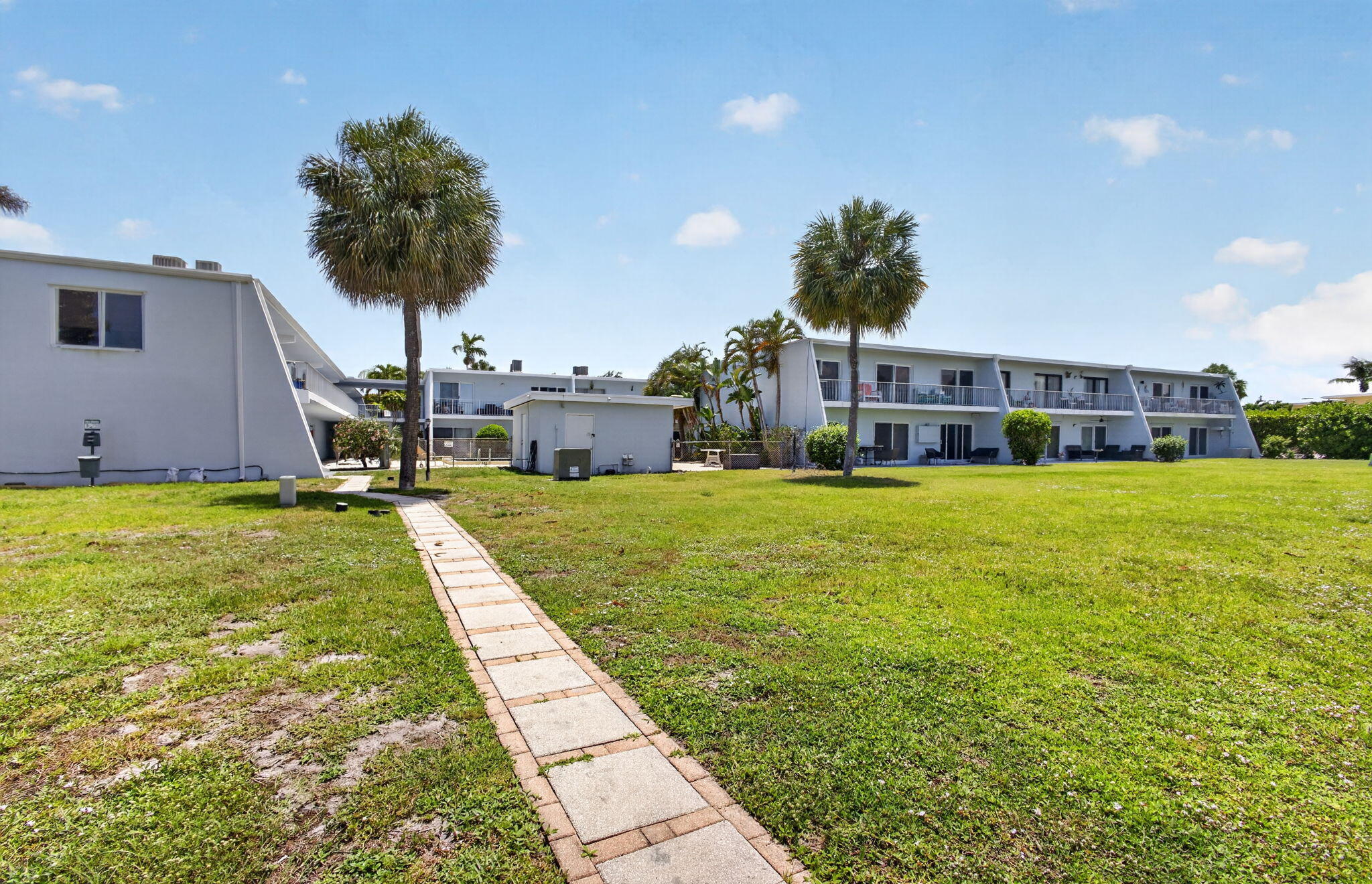 LORI-LYNN CONDO - Residential